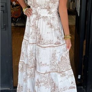 Light tan and white/cream toile print dress
